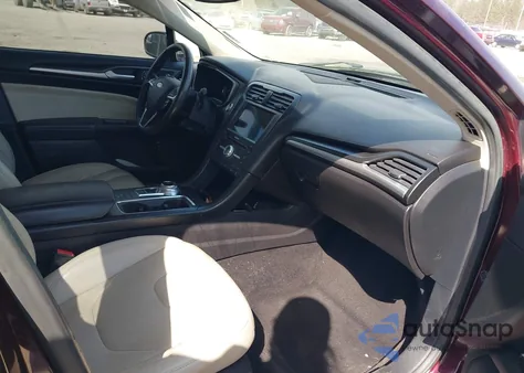 2017 Ford Fusion Hybrid Titanium z USA, uszkodzony, nr VIN 3FA6P0RU0HR267622